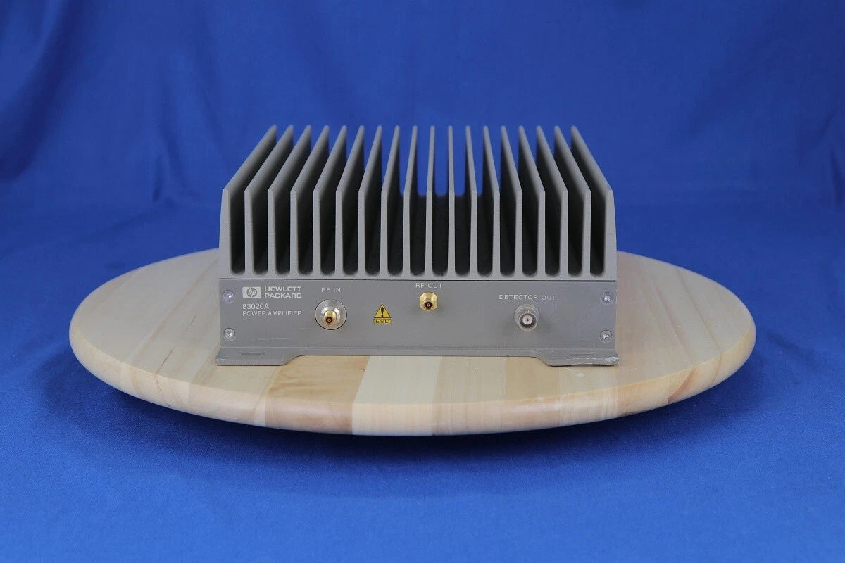 HP 83020A AMP Microwave 2 to 26.5GHz, 30 dB typ 1-2GHz/ 30 dB min 2-20GHz/ 27 dB