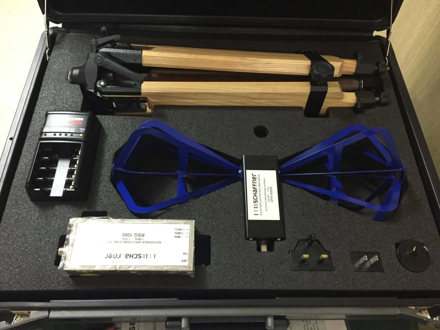 Schaffner VSQ1000 Antenna with Reference Radiation Source