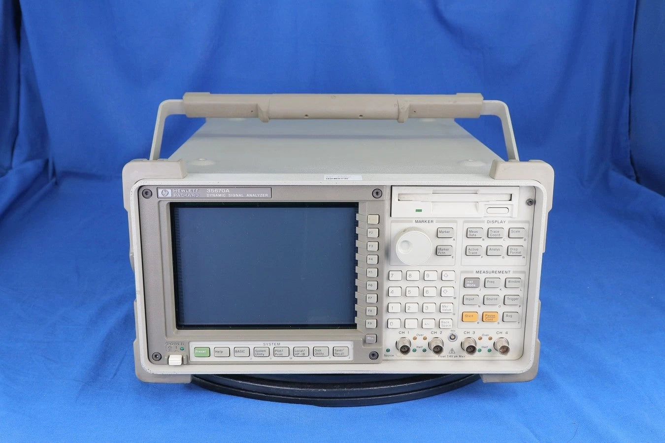 HP 35670A Dynamic Signal Analyzer old model, opt 1D0/ 1D1/ 1D2/1D3/ 1D4/ UFC