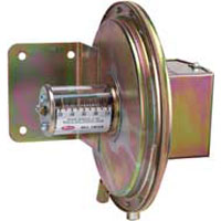 Series 1640 Floating Contact Null Switch for High and Low Actuation