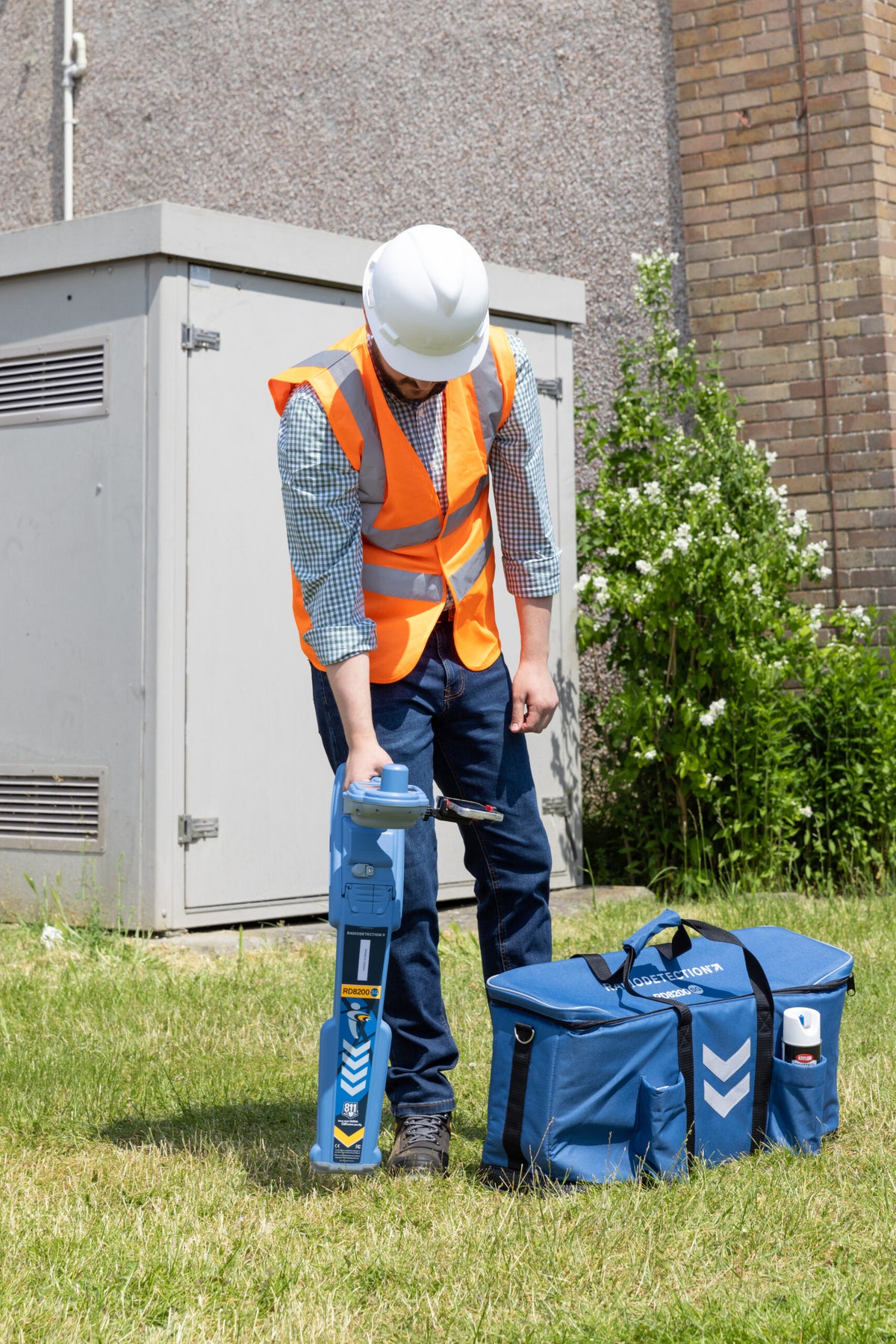 RD8200SG Cable and Pipe Locator and Transmitter Kit