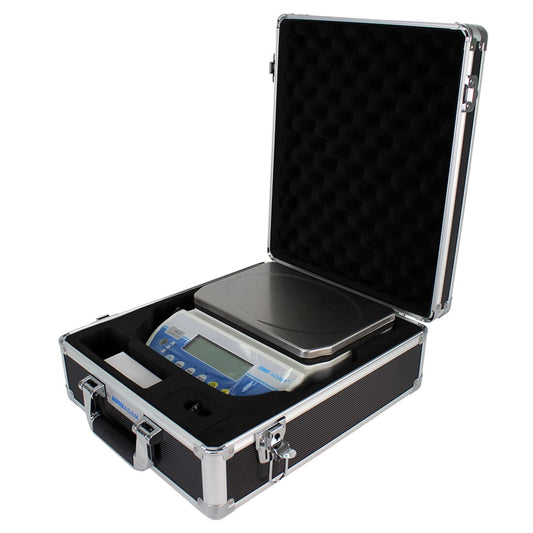 Hard carrying case with lock