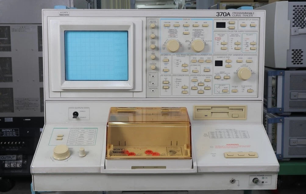 Tektronix 370A Curve Tracer with plastic protect cover