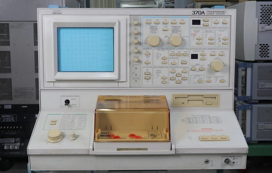 Tektronix 370A Curve Tracer with plastic protect cover