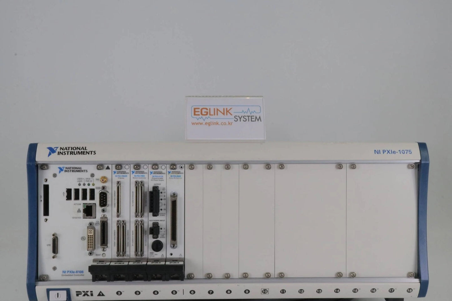 NI PXIe-1075 Chassis PXI Slot